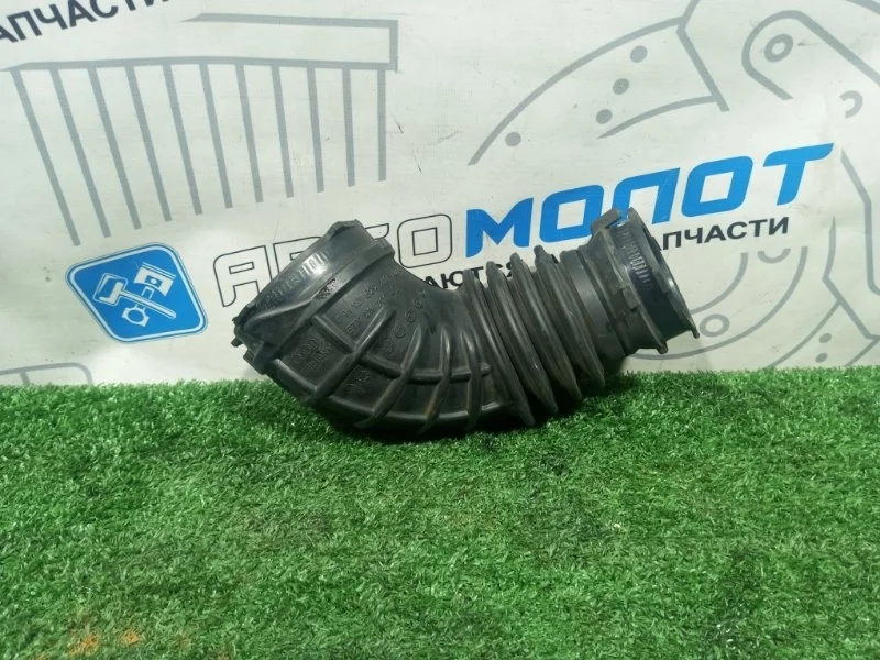 Патрубок воздушного фильтра Audi A4 06H129629 B8 CDH