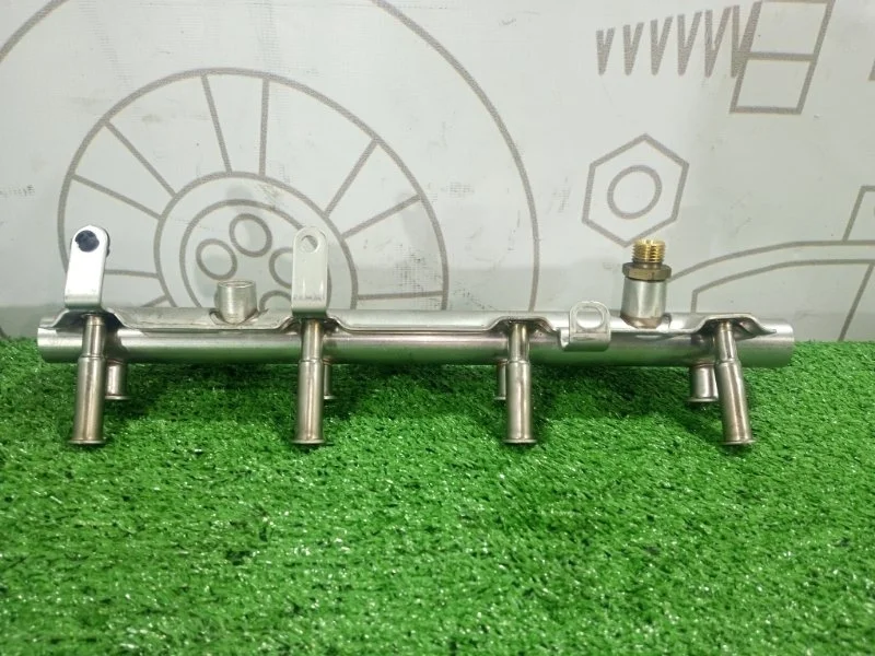 Топливная рампа Audi A4 06J133317M B8 CDH