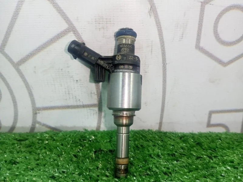 Форсунка топливная Audi A4 06H906036H B8 CDH