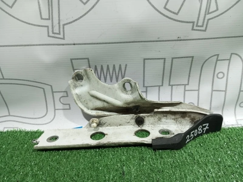 Петля капота Audi A6 4G8823301Е C7 CGW, левая