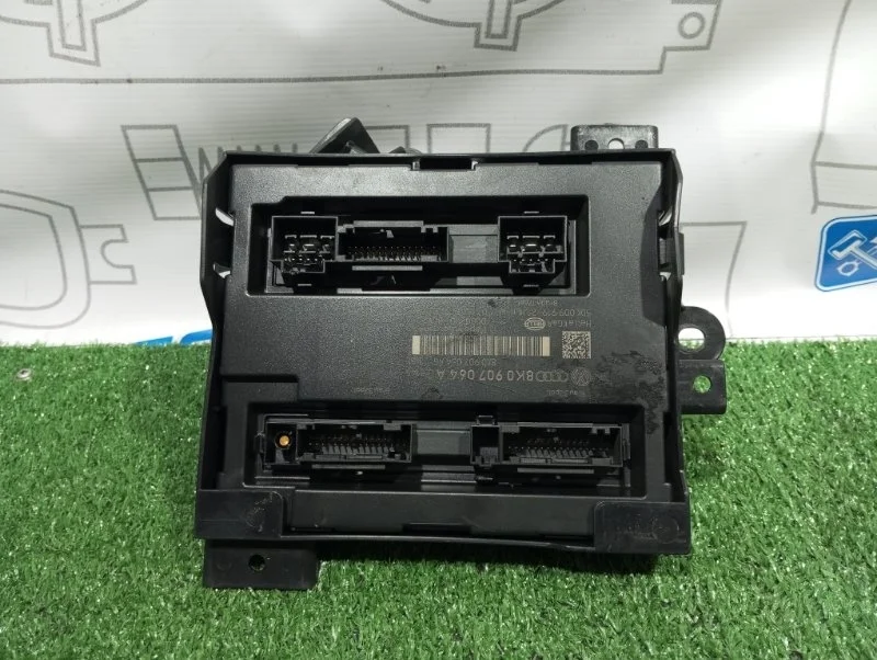 Блок предохранителей Audi A4 8K0907461A B8 CDH