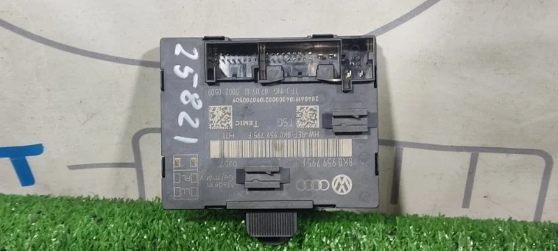 Блок комфорта Audi Q5 8K0959795F 8R CDN, задний правый