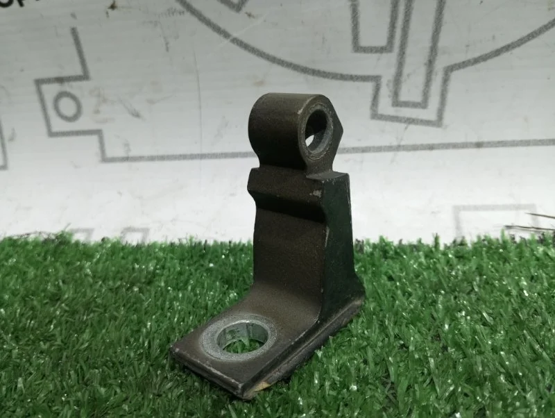 Петля двери Audi A4 8K0831402E B8 CDH