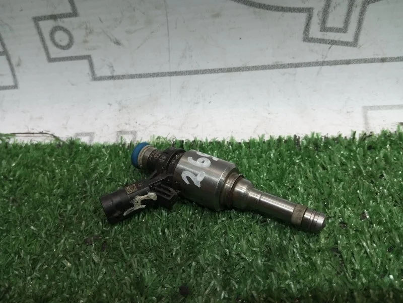 Форсунка топливная Audi A4 06H906036H B8 CDH