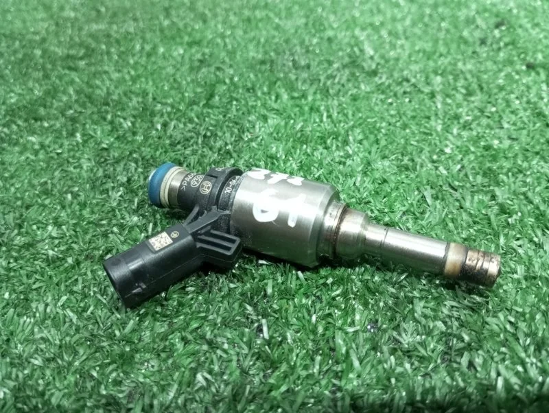 Форсунка топливная Audi A4 06H906036H B8 CDH