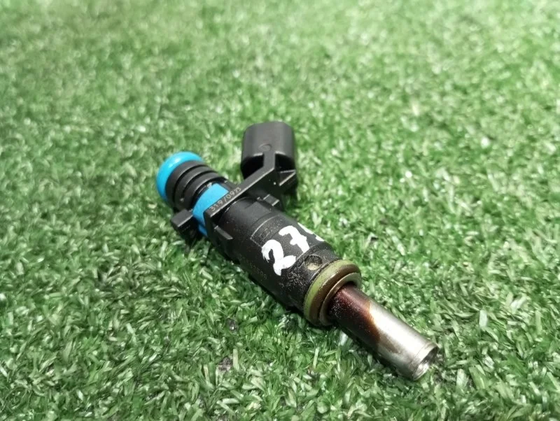 Форсунка топливная Chevrolet Cruze 55562599 J300