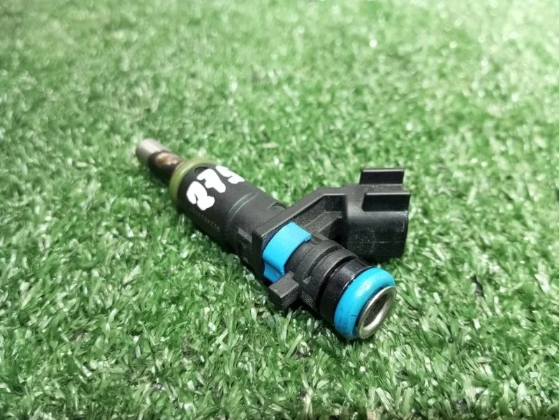 Форсунка топливная Chevrolet Cruze 55562599 J300 F16D4