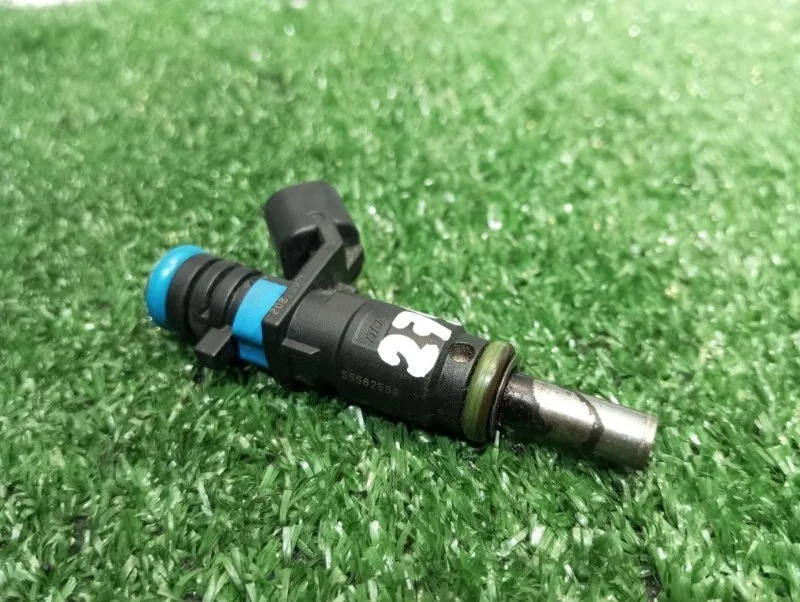 Форсунка топливная Chevrolet Cruze 55562599 J300 F16D4