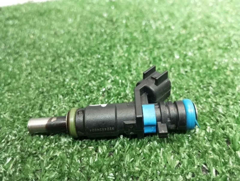 Форсунка топливная Chevrolet Cruze 55562599 J300 F16D4