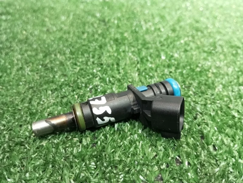 Форсунка топливная Chevrolet Cruze 55562599 J300 F16D4