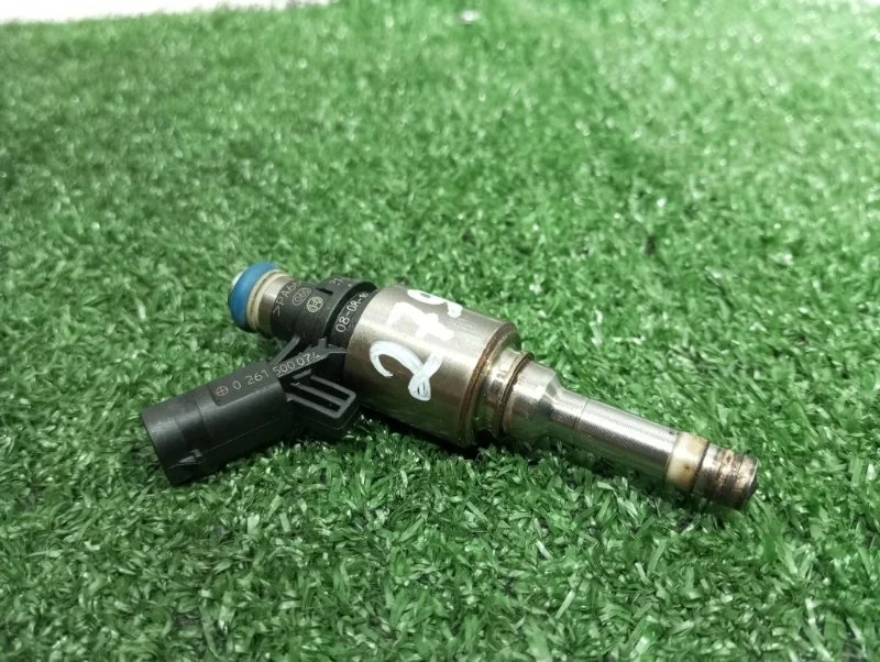 Форсунка топливная Audi A4 06H906036H B8 CDH