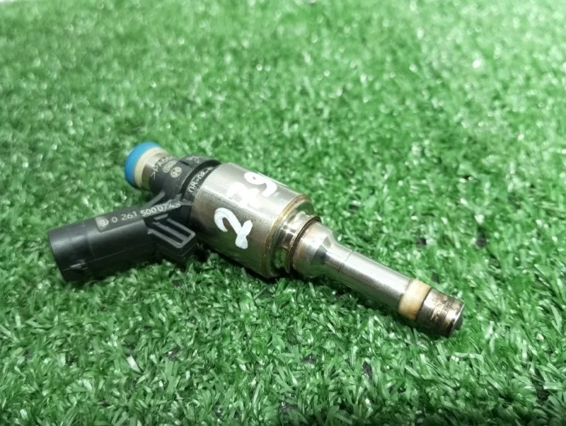 Форсунка топливная Audi A4 06H906036H B8 CDH