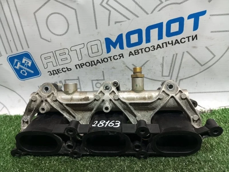 Топливная рампа Audi A6 06E133109S C7 CHV