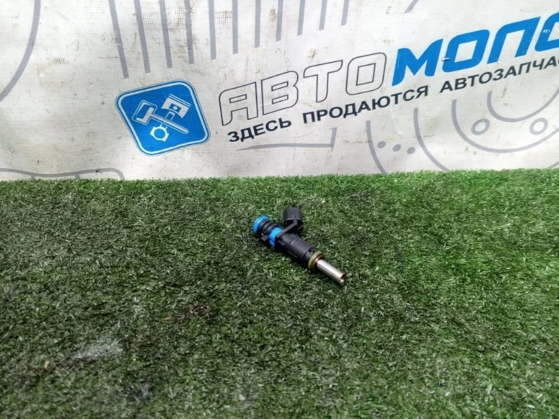 Форсунка топливная Chevrolet Cruze 55562599 J300 F18D4