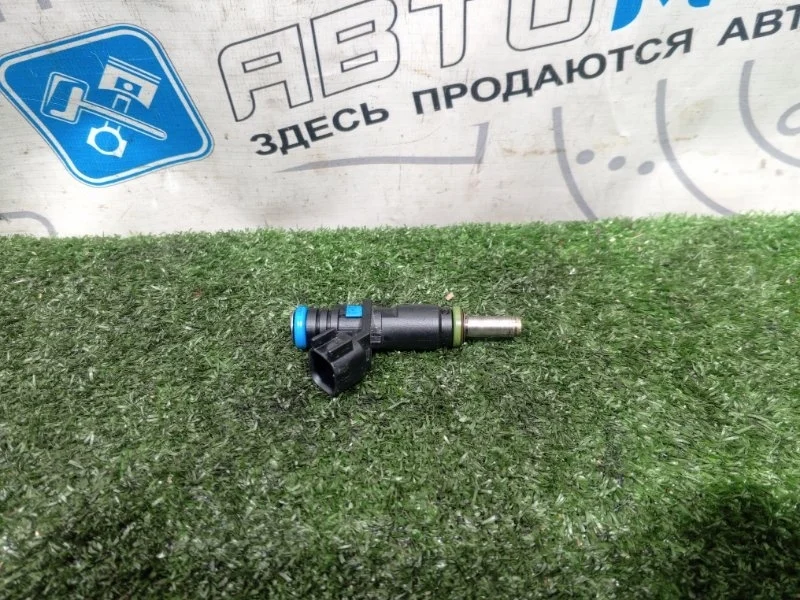Форсунка топливная Chevrolet Cruze 55562599 J300 F18D4