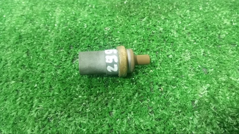 Датчик температуры охлаждающей жидкости Volkswagen Passat 06A919501A B6 3C2 3C5