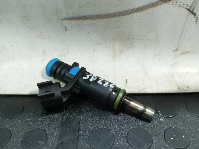 Форсунка топливная Chevrolet Cruze 2008 55562599 J300 F16D4