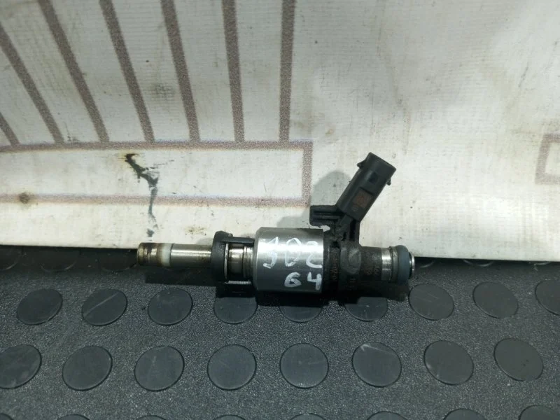 Форсунка топливная Audi A4 06H906036H B8 CDH