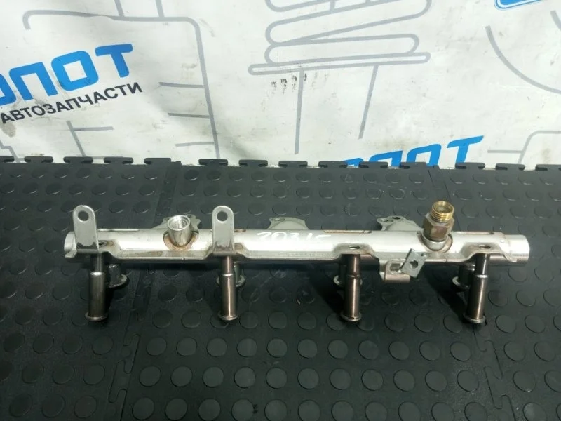 Топливная рампа Volkswagen Tiguan 06J133317J NF CAW