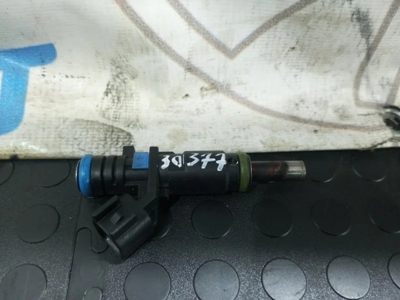 Форсунка топливная Chevrolet Cruze 2008 55562599 J300 F16D4