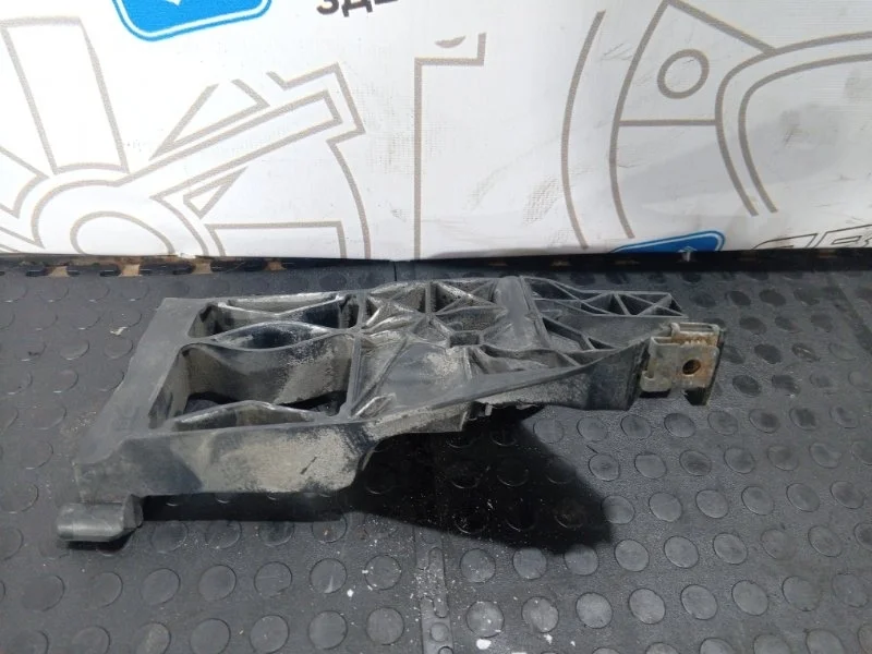 Крепление фары Audi A6 4G0805608 C7 CHV, переднее правое