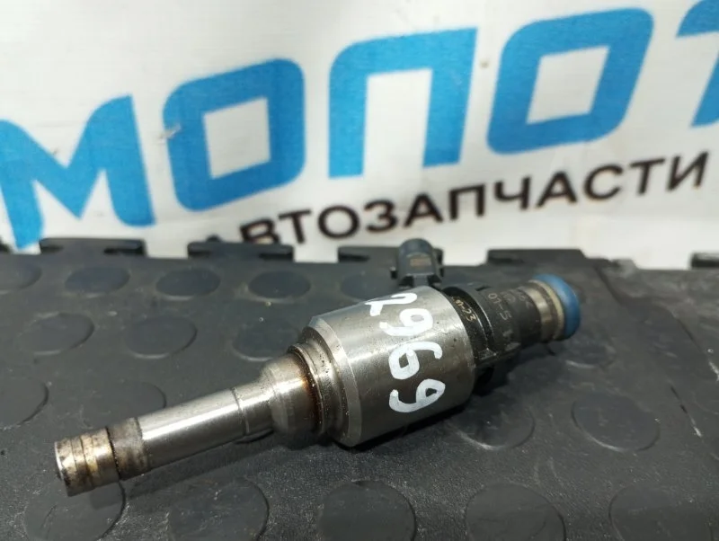 Форсунка топливная Audi A4 06H906036H B8 CDH