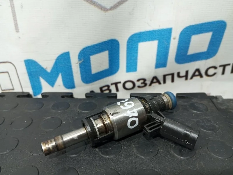 Форсунка топливная Audi A4 06H906036H B8 CDH