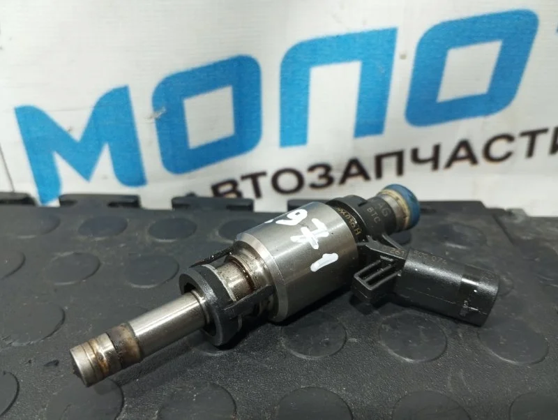 Форсунка топливная Audi A4 06H906036H B8 CDH