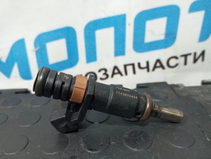 Форсунка топливная Bmw X1 13537561277 E84 N46B20BD