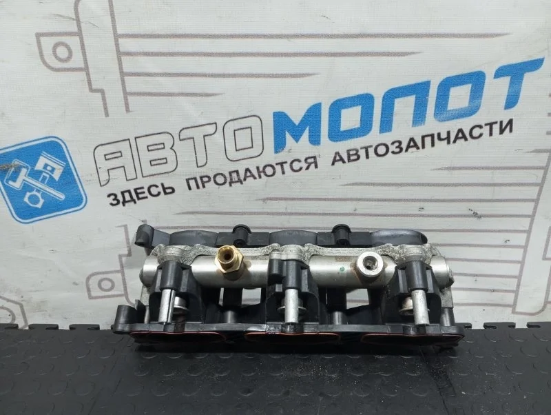 Топливная рампа Audi A6 06E133109S C6 BDX