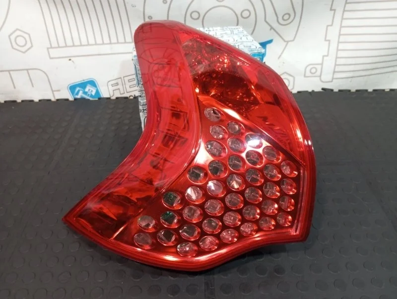 Фонарь задний левый Peugeot 3008 2011 9683460880 5F02