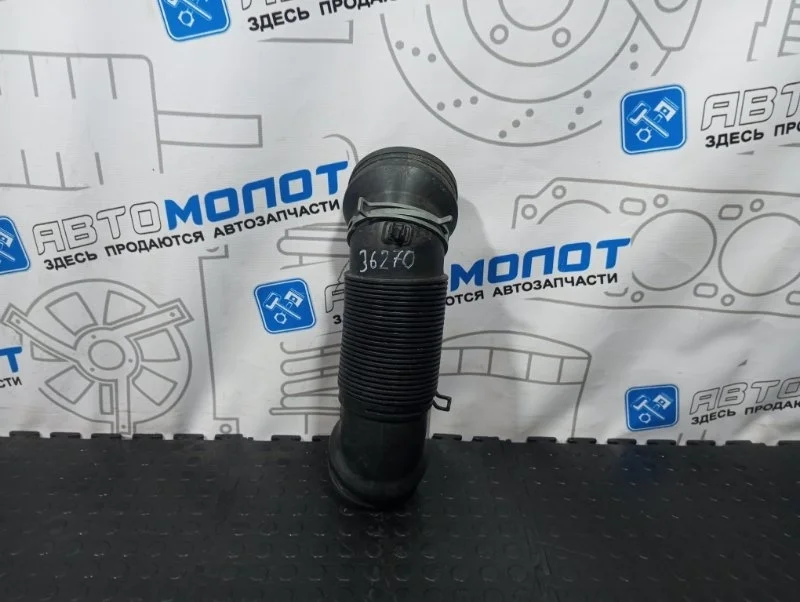 Патрубок воздушного фильтра Volkswagen Passat 1K0129684L 3C2 CAWB