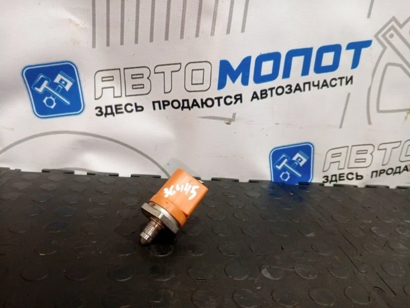 Датчик давления топлива Audi A4 06J906051D B8 CDH