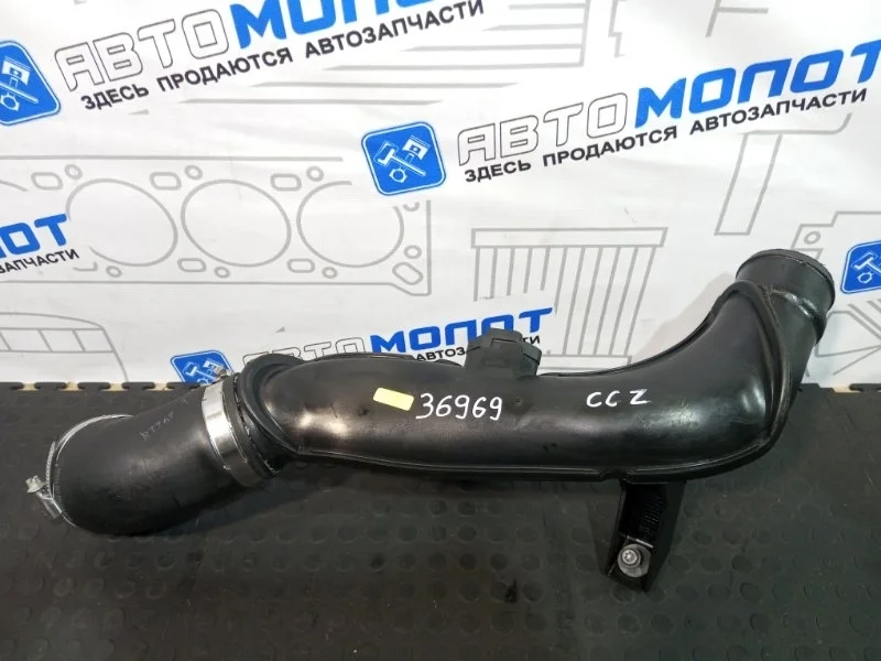 Патрубок интеркулера Volkswagen Tiguan 1K0145770N 5N1 CCZ