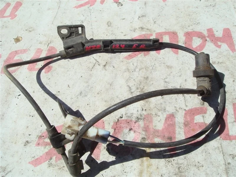 Датчик abs Toyota Corolla Fielder 8954212070 NZE124, передний правый