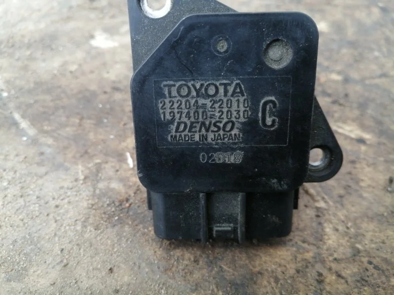 Расходомер воздушный Toyota Wish 2220422010 ZNE10 1ZZ-FE