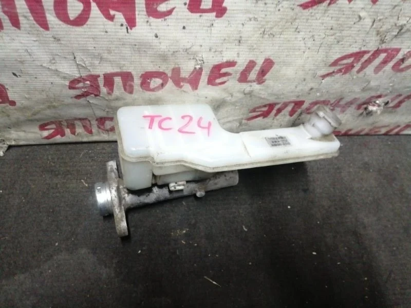 Главный тормозной цилиндр Nissan Serena 460104N011 TC24 QR20DE