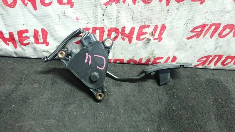 Педаль газа Nissan Tiida 18002ED000 C11 HR15DE