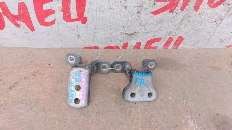 Петля двери Toyota Porte 6873033020 NNP11 1NZ-FE, передняя правая