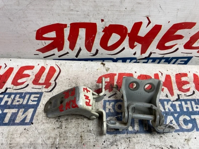 Петля двери Honda Stream RN7 R18A, передняя правая