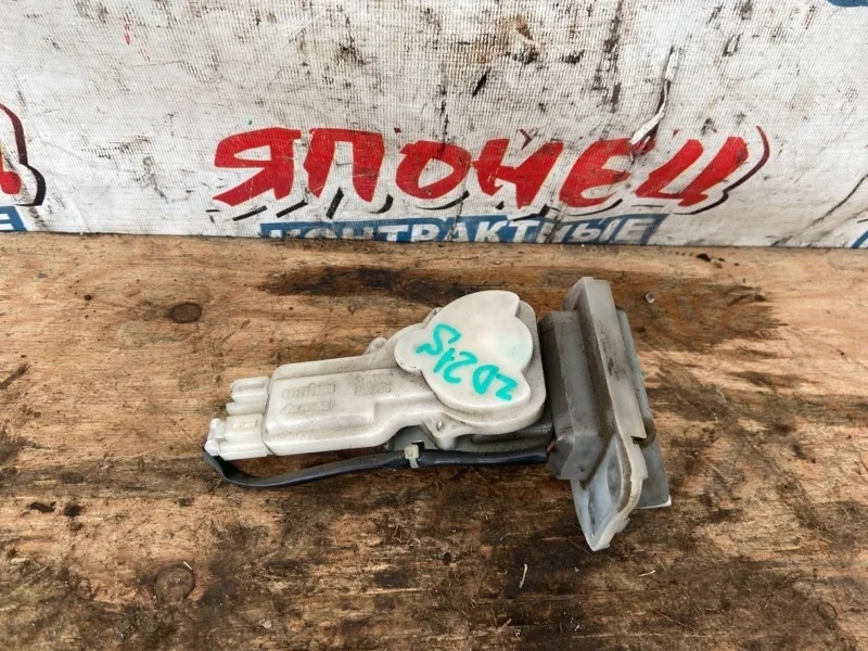 Замок багажника Suzuki Swift 8251063J00 ZD21S M13A