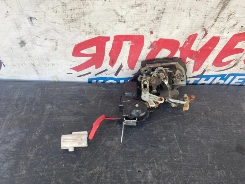 Замок двери Toyota Corolla 6930512030 AE104 4A-FE, задний правый