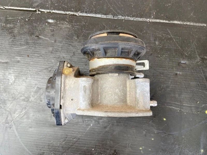 Дроссельная заслонка Toyota Passo 2203040010 KGC30 1KR-FE
