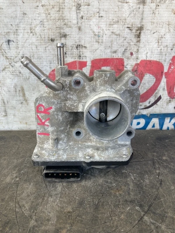 Дроссельная заслонка Toyota Vitz 2203040010 KSP90 1KR-FE