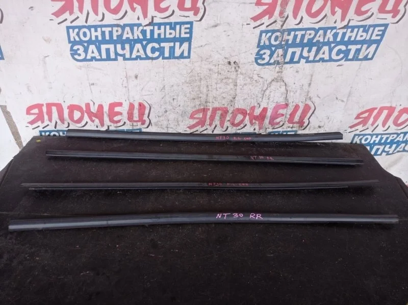 Молдинг на дверь Nissan X-Trail 808208H300 NT30 QR20DE
