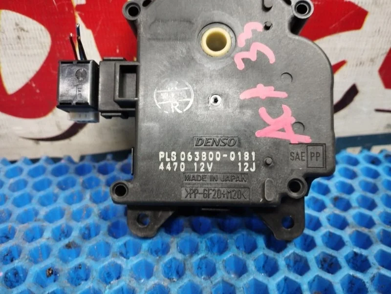 Сервопривод заслонок печки Toyota Rav4 0638000181 ACA33 2AZ-FE