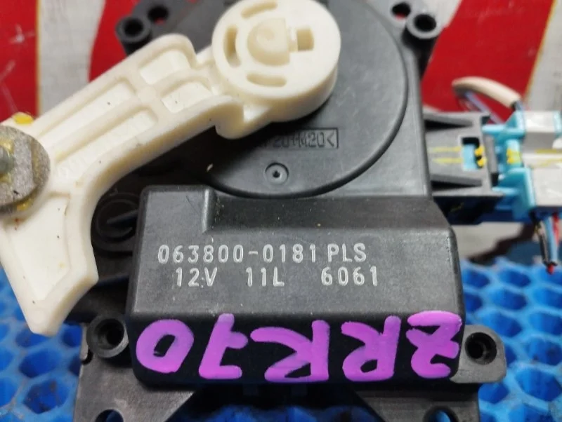 Сервопривод заслонок печки Toyota Voxy 0638000181 ZRR70 3ZR-FAE