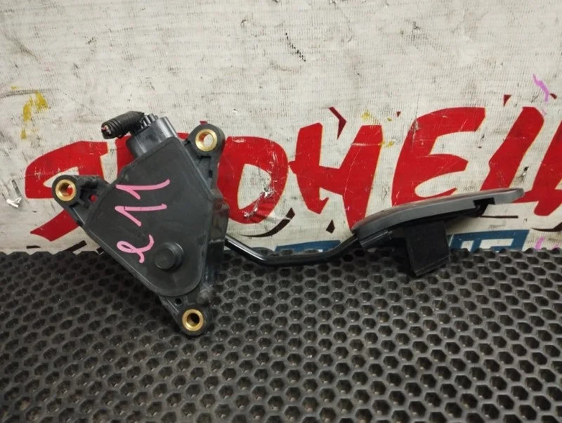Педаль газа Nissan Note 18002ED000 E11 HR15DE