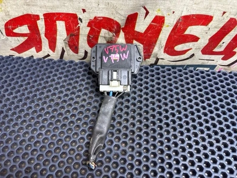 Реостат печки Mitsubishi Pajero 4993002110 V75W 6G74