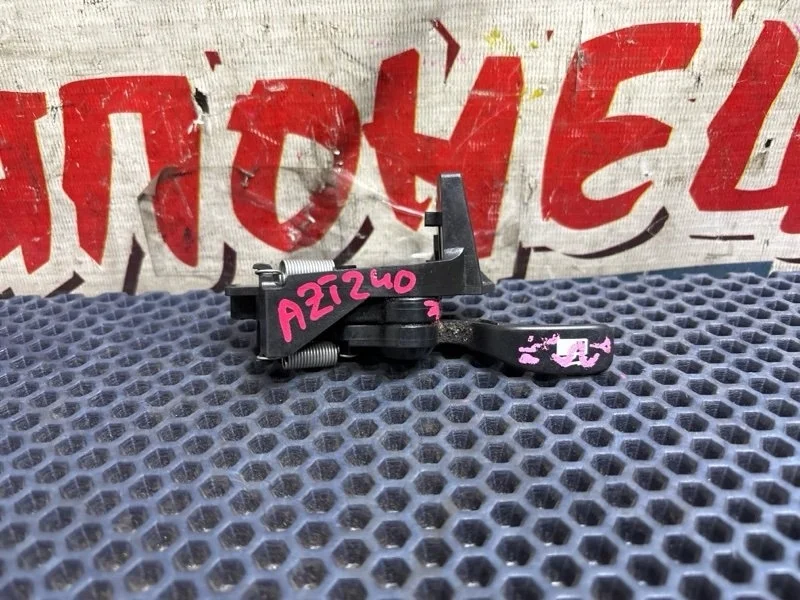 Ручка открывания багажника Toyota Premio 6460620180 AZT240 1AZ-FSE